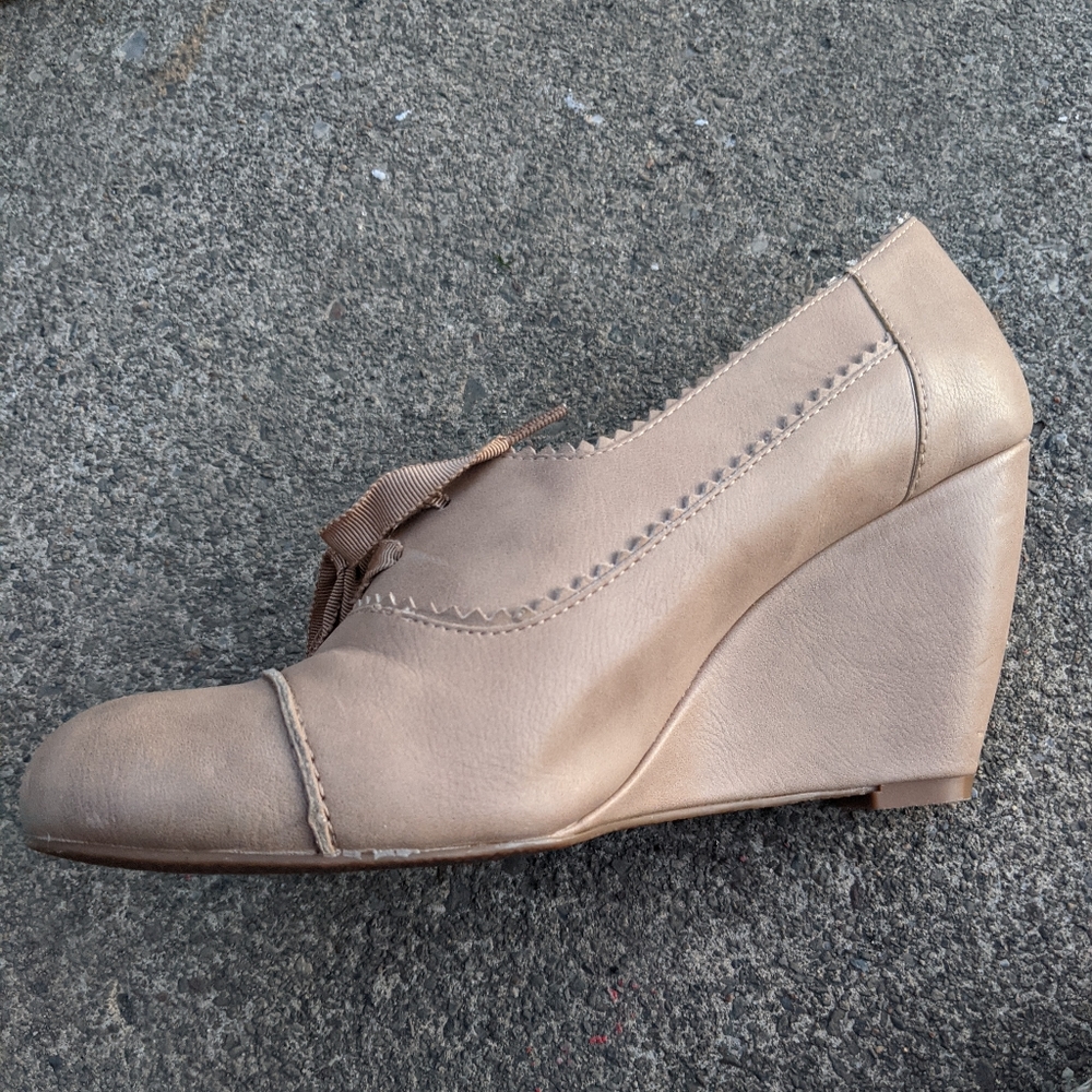 Crown Vintage Nude Beige Wedge Shoes Size 7.5M - Picture 4 of 5